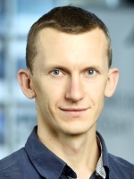 Portrait photo of Maciej Kwapisz
